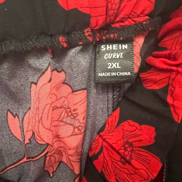 Beautiful red and black asymmetrical skirt. - Picture 3 of 6